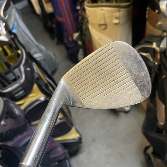 Mac Gregor challenger golf wedge in right hand 
Used - Picture 5 of 6